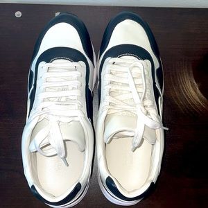 Authentic Gucci sneakers size 39